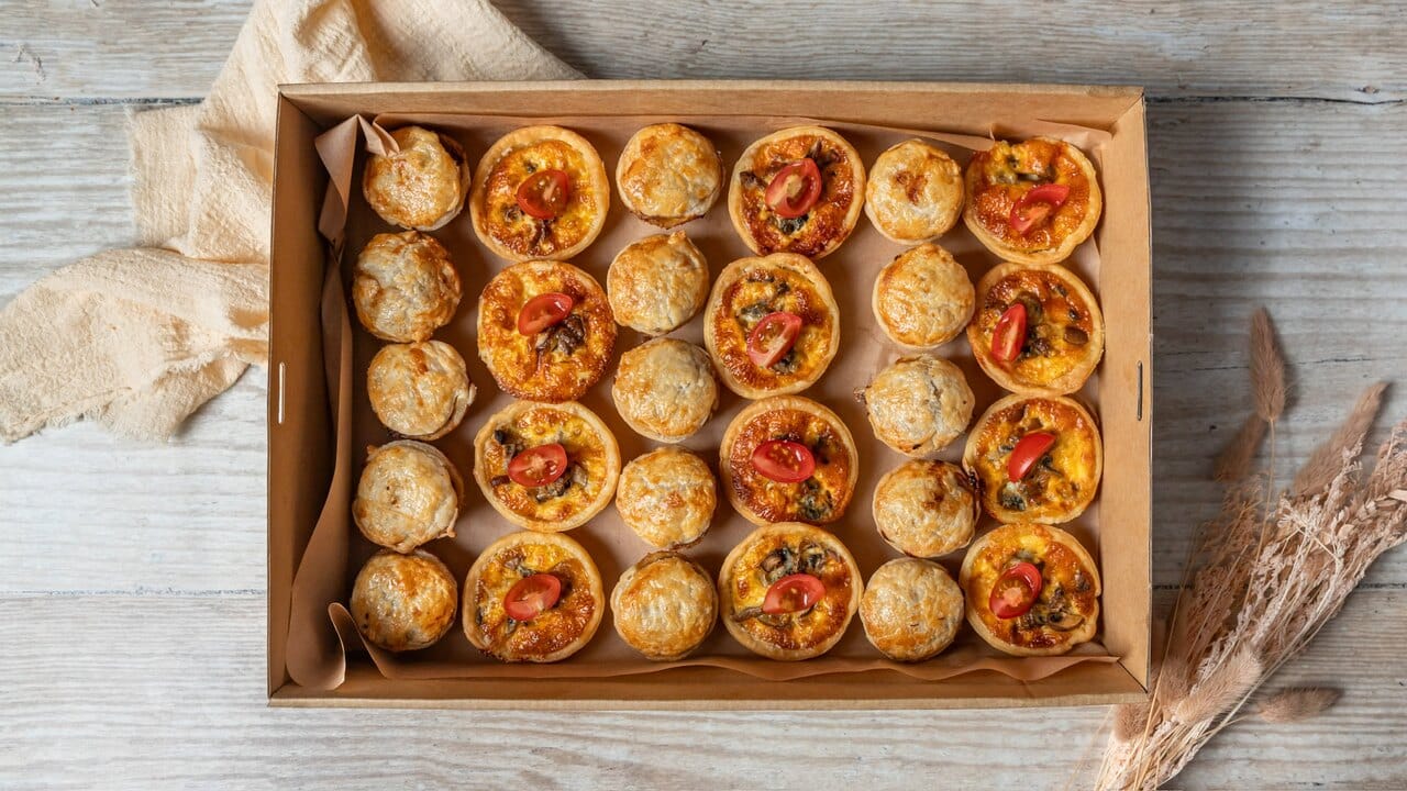 La Fine Cakes Hamper With Blue Cheese and Beef Pies Easy Resize.com